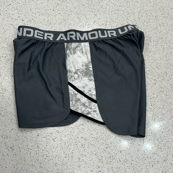 Under Armour Athletic Shorts - Picture 3 of 5